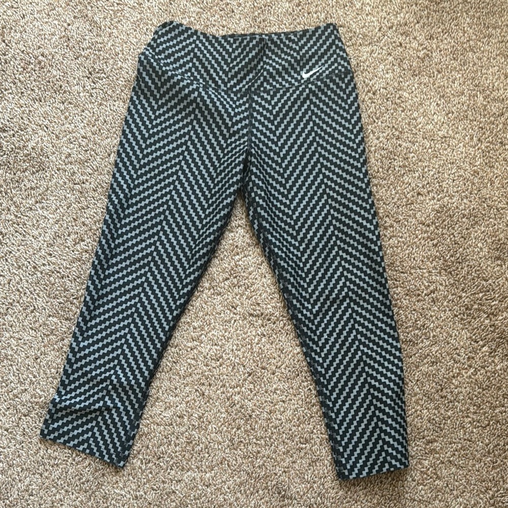 Xs Nike Black and grey Patterned Leggings